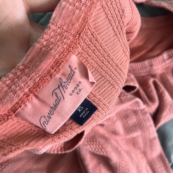 Universal threads top - Picture 3 of 3